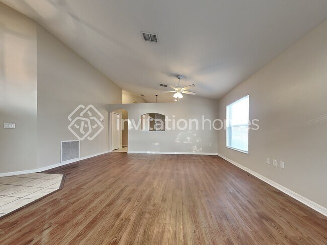 Foto del edificio - 2141 Rose Blvd