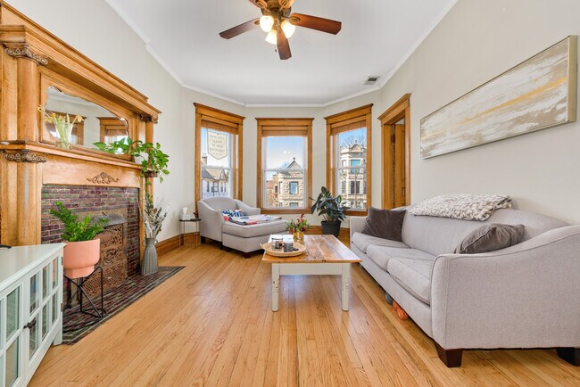 Foto del edificio - 2533 N Kimball Ave
