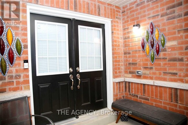 Building Photo - 647 Mockridge Terrace