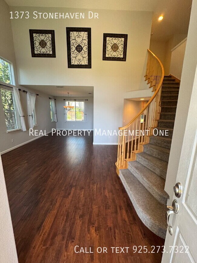 Foto del edificio - 1373 Stonehaven Dr