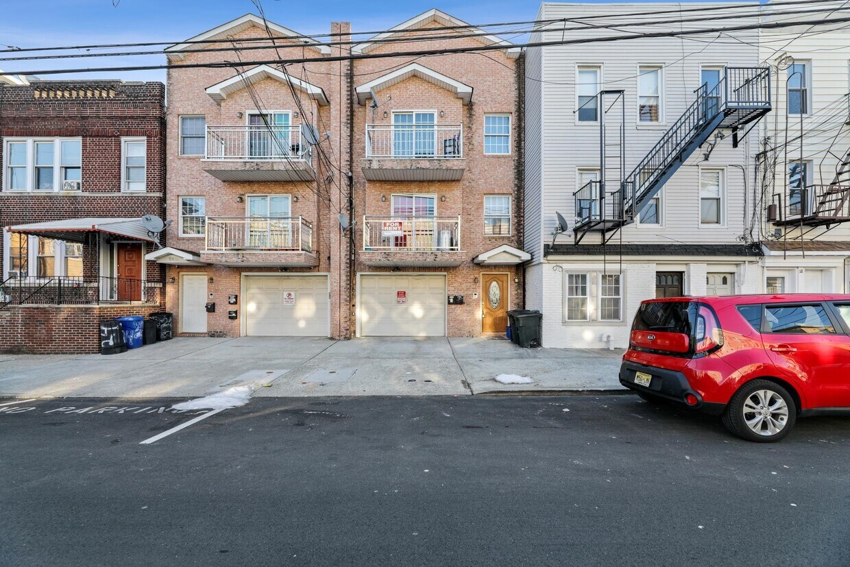 Primary Photo - 22 Wallis Ave