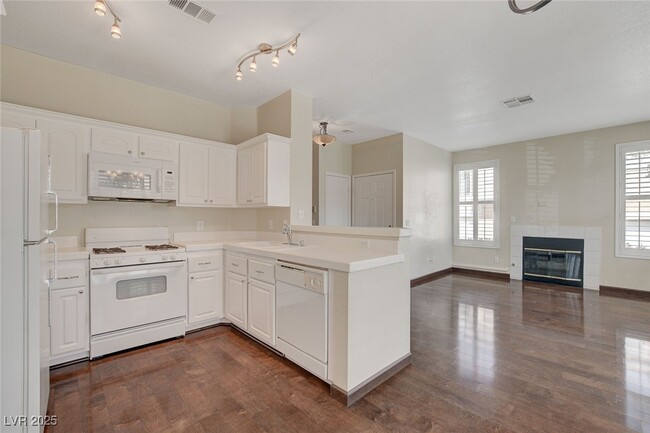 Building Photo - 251 S Green Valley Pkwy