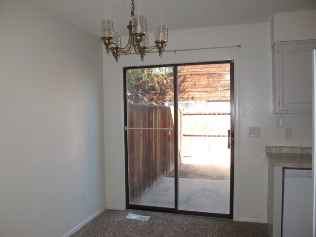 Foto del edificio - 3190 1/2 Hill Ave