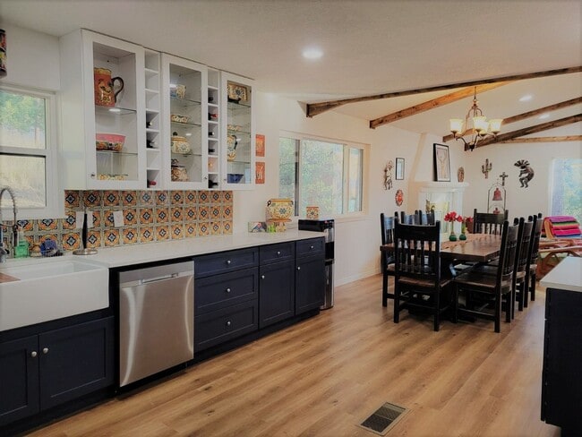 Building Photo - Fully Furnished Upgraded Home in Alto Lake...