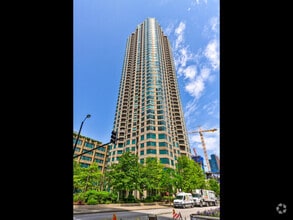 Building Photo - 400 N La Salle Dr