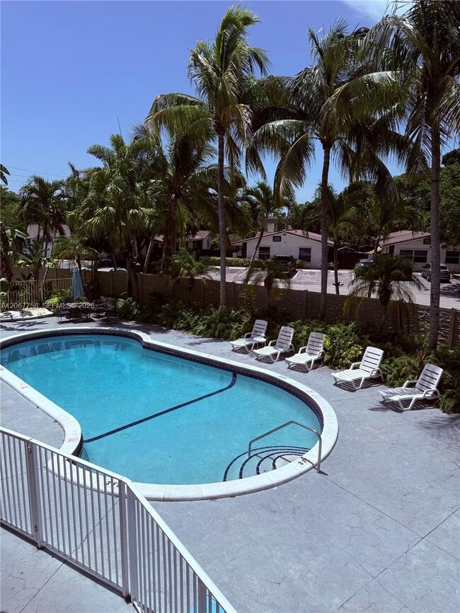 Building Photo - 1125 NE 16th Pl