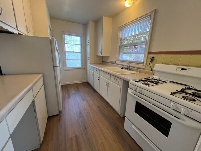 Building Photo - 152 Rodney Ct