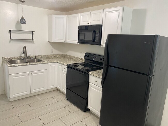 Kitchen - 2590 W Robin Rd