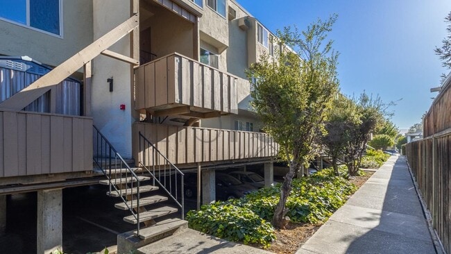 Building Photo - Unit 27