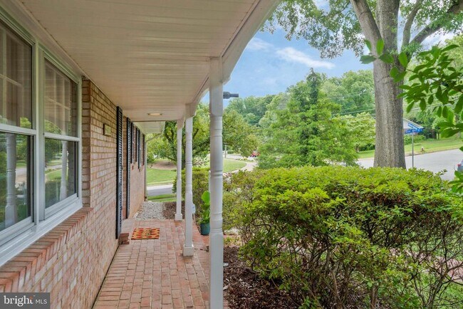 Foto del edificio - 8632 Aberdeen Ct