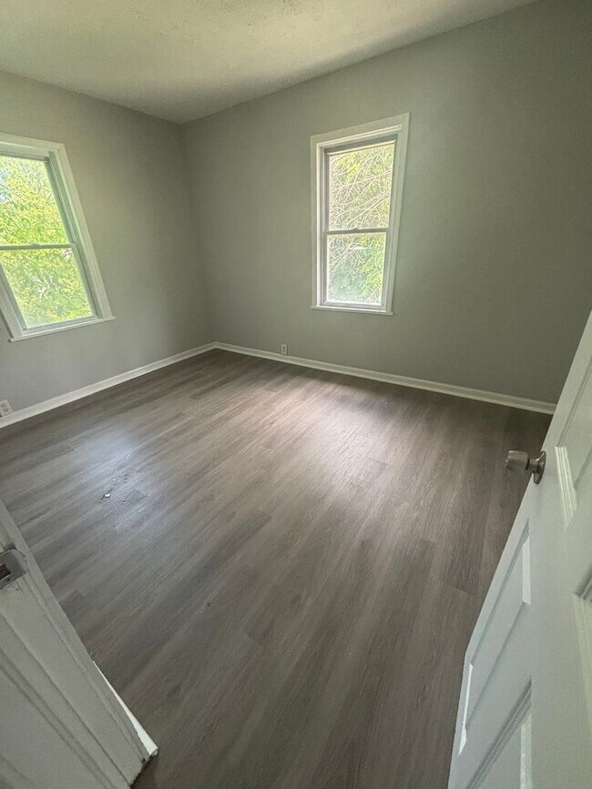 Building Photo - 3bd Single Cash Pay