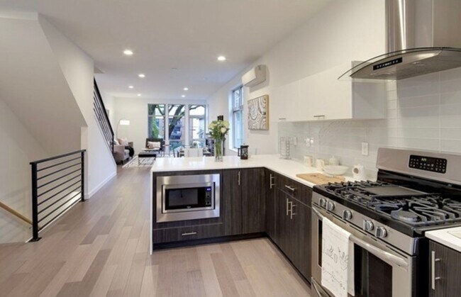 Foto del edificio - Ballard Townhome