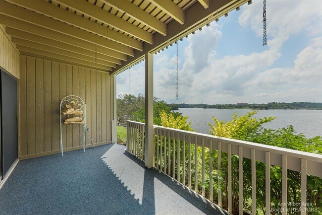 Foto del edificio - 893 Cliffs Dr