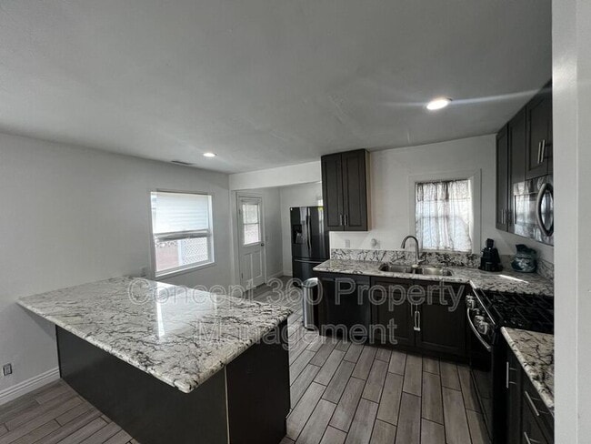 Building Photo - 14101 1/2 ANDERSON PL