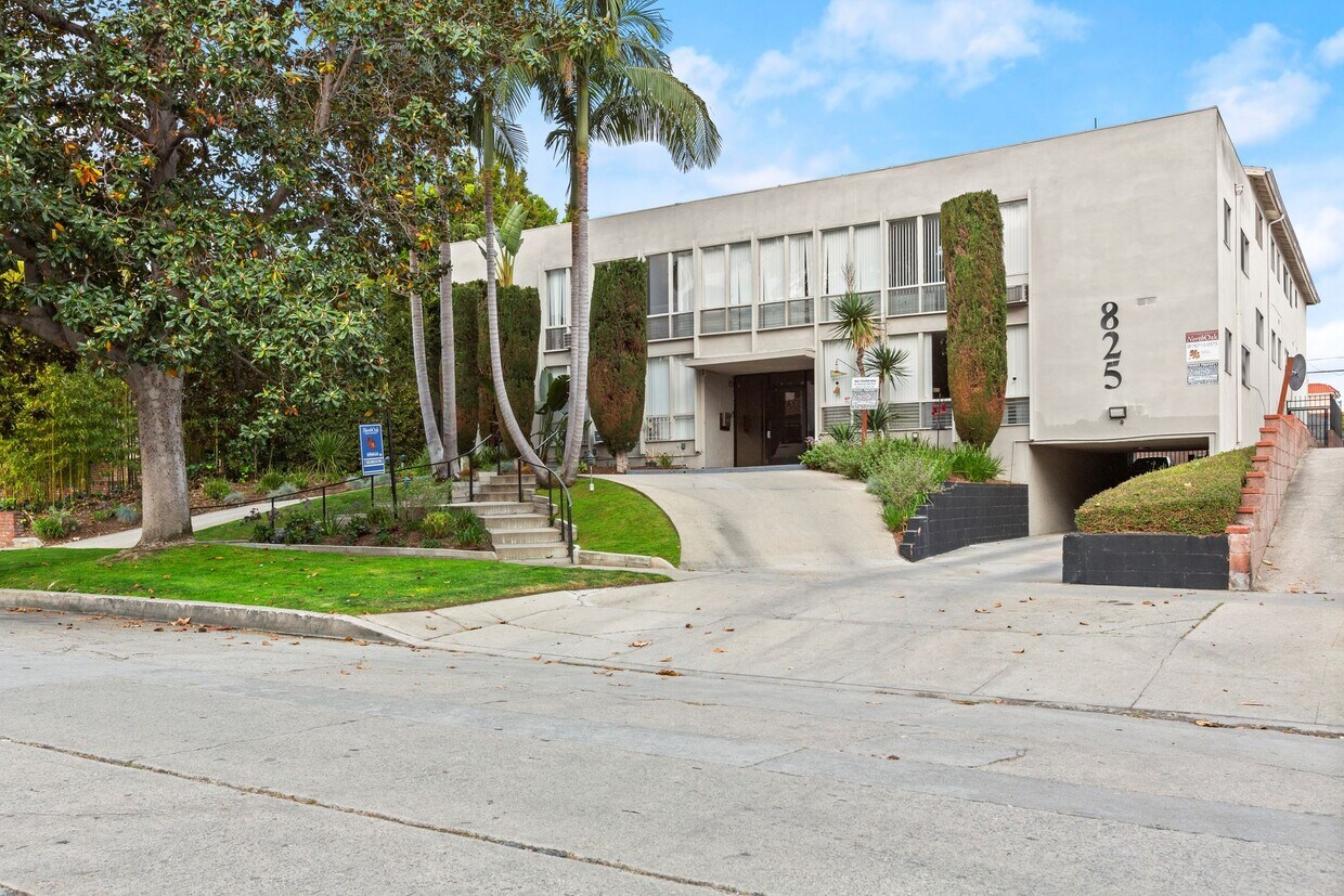 Foto principal - 825 S. WINDSOR