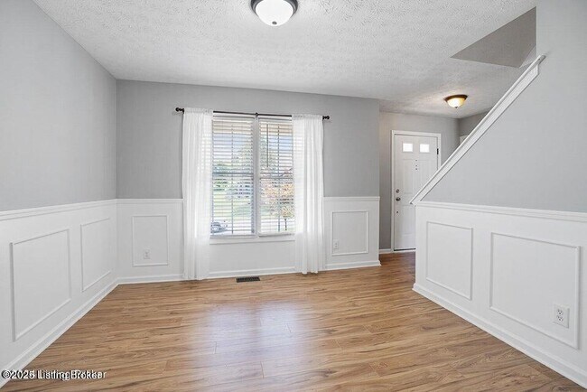 Building Photo - 6701 Bluffview Cir