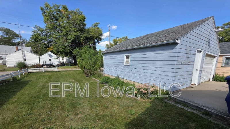 Building Photo - 1147 Bourland Ave