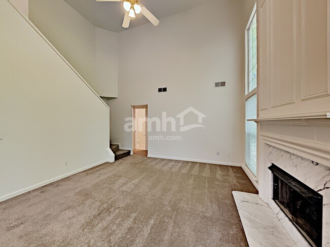 Building Photo - 710 Bob White Ct
