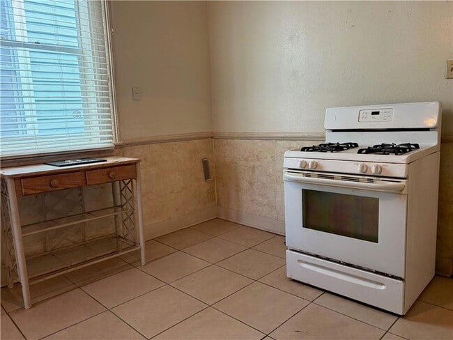 Building Photo - 2839 Maurepas St