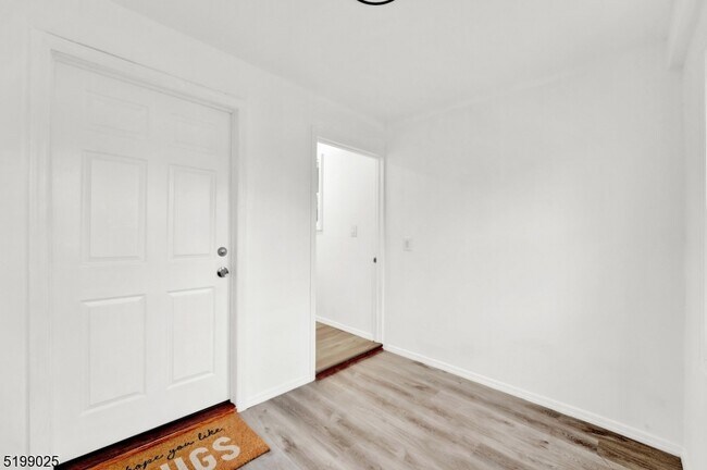 Foto del edificio - 1084 Pine Ave