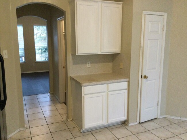 Foto del edificio - 2218 Laurel Oaks Dr