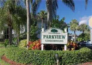 Building Photo - 1290 SE Parkview Pl