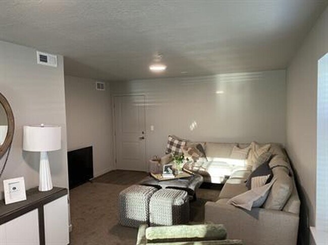 Foto del edificio - 2 Bed 1 Bath 1st Floor unit in Provo!