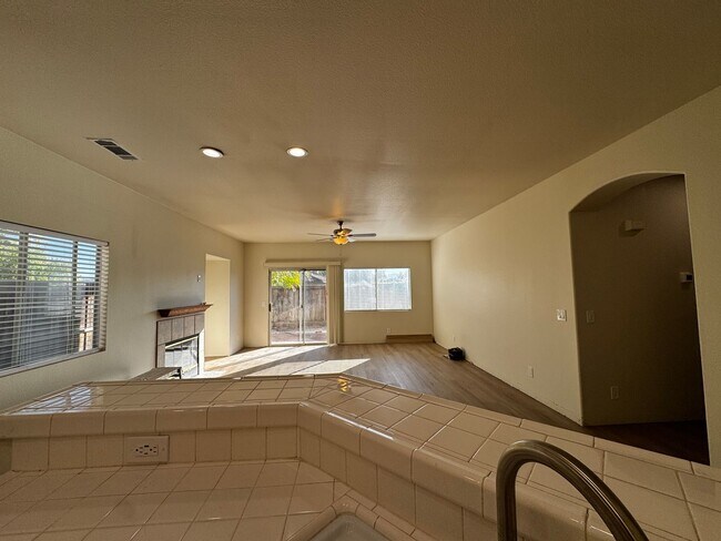 Foto del edificio - Updated Paseo Del Sol single story 3 Bedro...