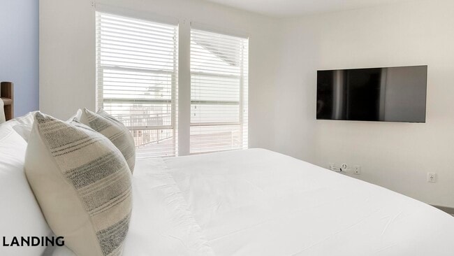 Building Photo - 101 S Center St