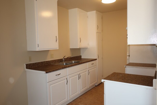 Building Photo - 1351 W 227th St