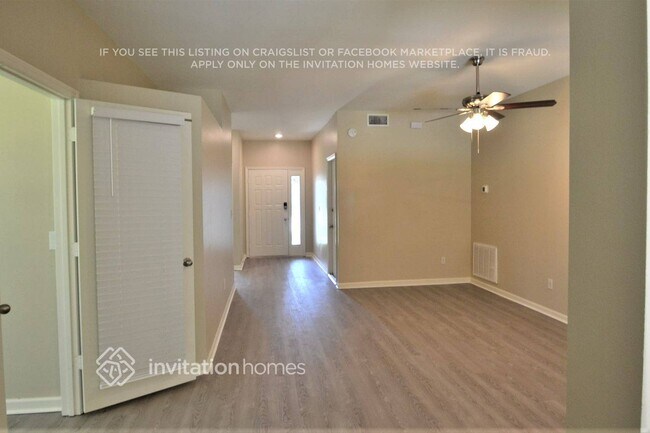 Foto del edificio - 657 Silver Birch Pl