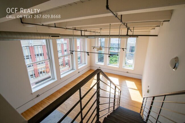 Building Photo - Beautiful Industrial Style Loft in Prime C...