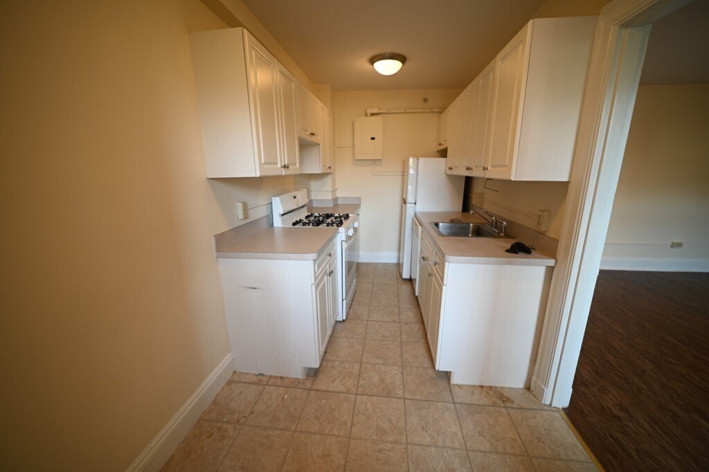Primary Photo - 1402 Beacon St