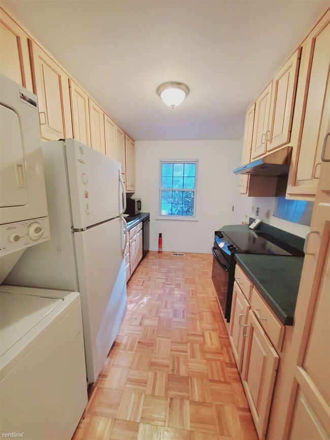 Building Photo - 1 br, 1 bath Condo - 41 Village Walk