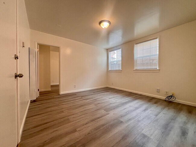 Building Photo - 1403 21st Ave