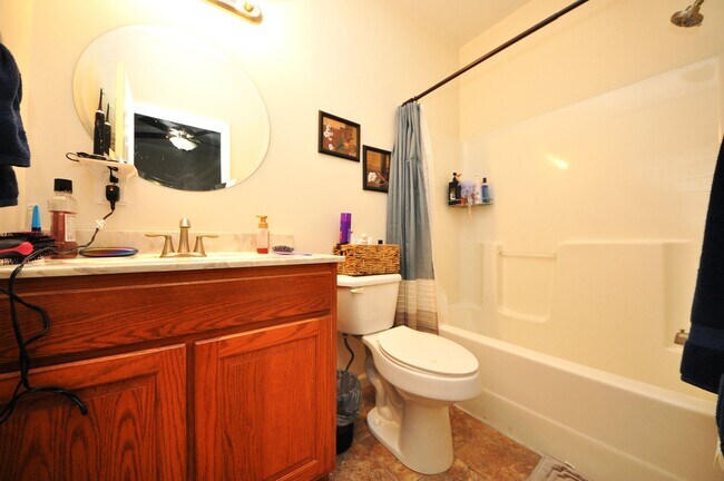 Foto del edificio - 445 Woolf Rd