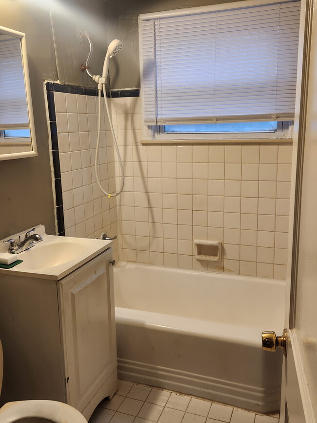 Foto del edificio - 16410 Edmore Dr