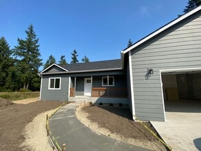 Building Photo - 201 E Brazier Ln
