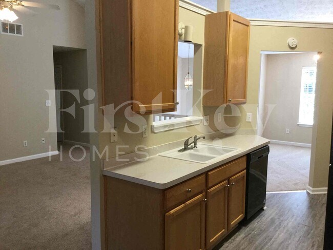 Foto del edificio - 200 Fairview Chase Rd