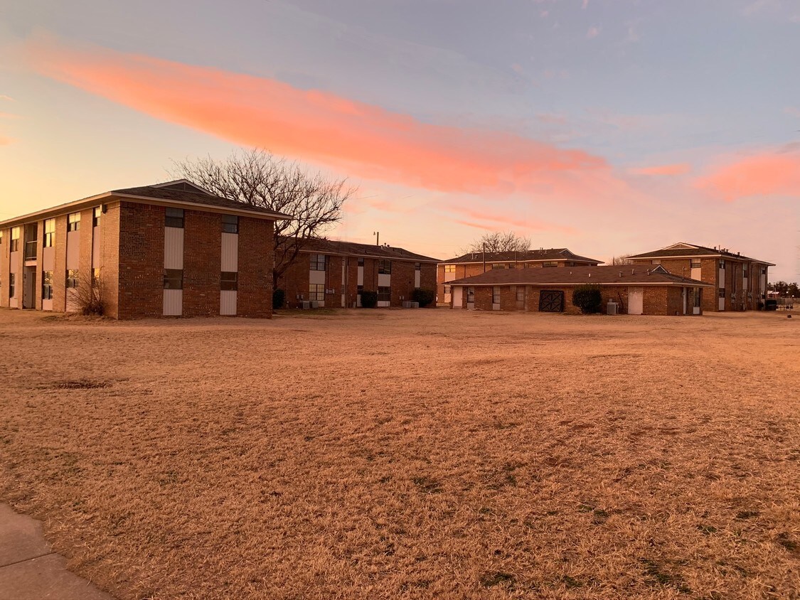 407 N Edwards St, Hollis, OK 73550 Apartments in Hollis, OK