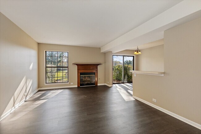 Building Photo - 1605 College Green Dr