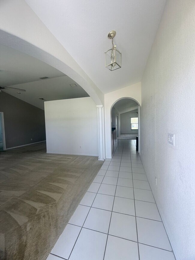Foto del edificio - SW Area - Move in Ready, off Chiquita Blvd