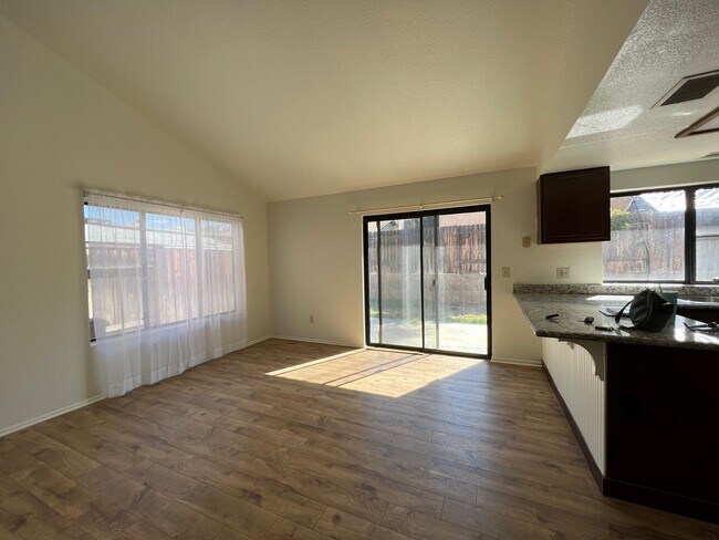 Foto del edificio - 2258 Gregory Ave
