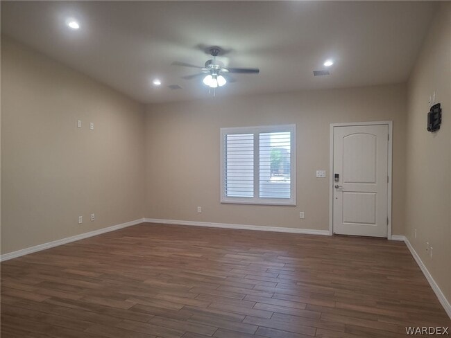 Building Photo - 1923 E Winter Haven Dr