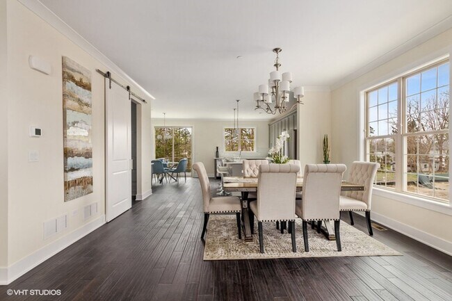 Interior Photo - 660-712 Elm St