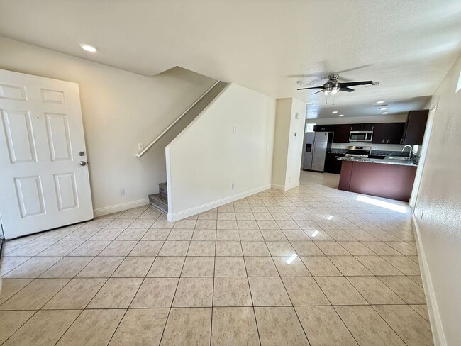 Building Photo - Stylishly Home in Gated Community – Minute...