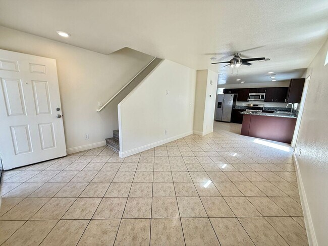 Foto del edificio - Stylishly Home in Gated Community – Minute...