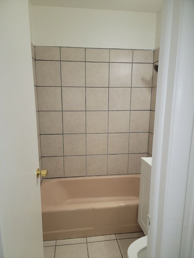 Foto del edificio - 2BR/1BA Updated Home – Vouchers Welcome!