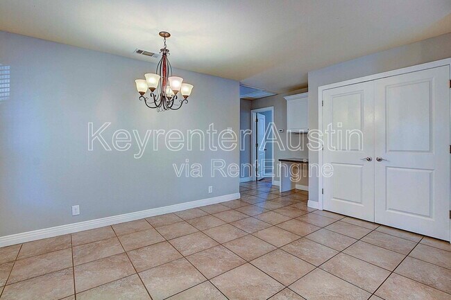 Foto del edificio - 1706 E 22nd St