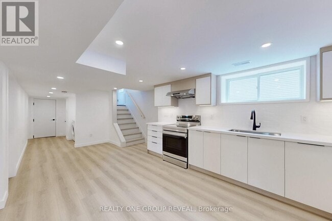 Building Photo - 739 Annland St